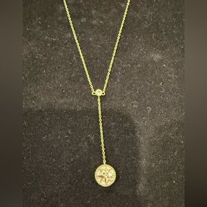 Gold pendant necklace